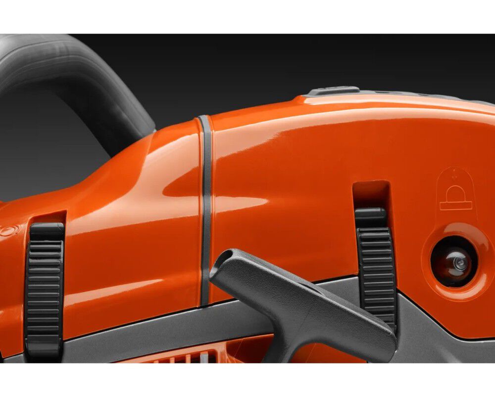 Husqvarna 565 28 Inch and C85 Chain 5HP Gas-Powered Chainsaw, large image number 10