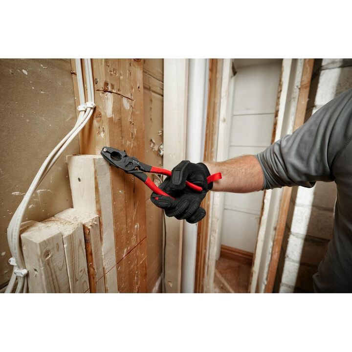 Milwaukee 9inch Linemans Dipped Grip Pliers with Crimper & Bolt Cutter (USA), large image number 6