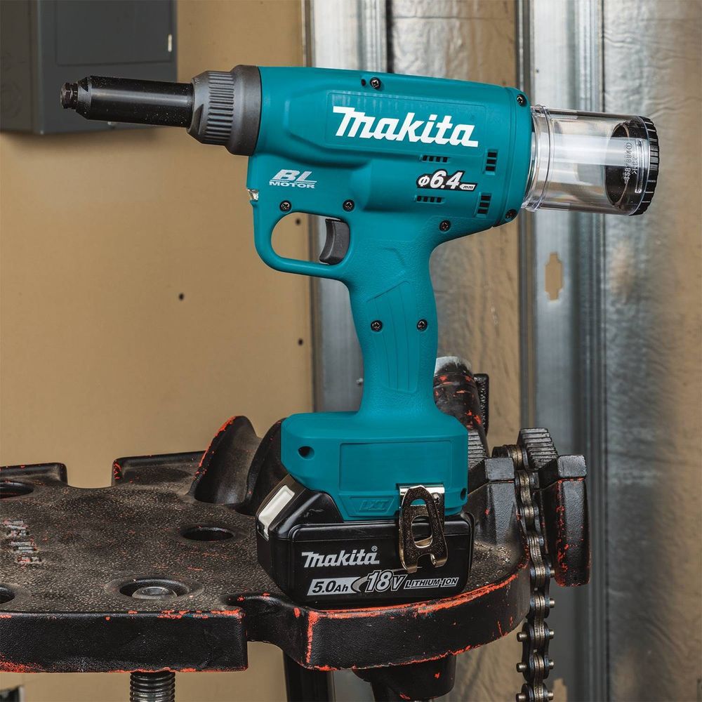 Makita 18V LXT Lithium-Ion Brushless Cordless 1/4in Rivet Tool Kit (5.0Ah), large image number 3