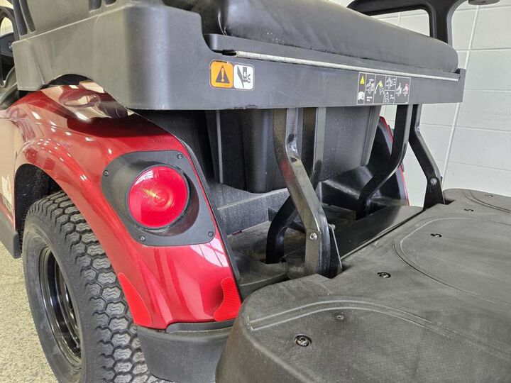 E-Z-GO Valor 4-Seat Electric Golf Cart Inferno Red, large image number 14