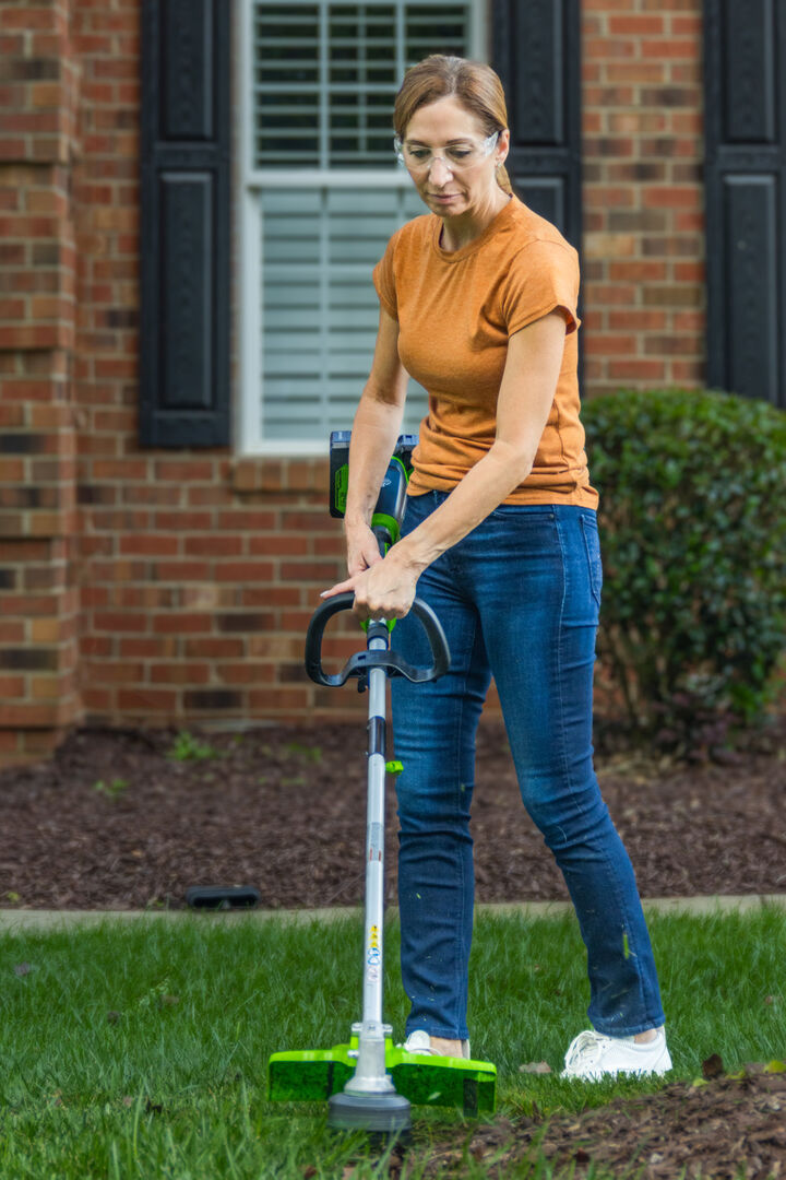 Greenworks 48V 16in Cordless String Trimmer Kit with 4Ah 2pk & Dual Charger, large image number 4