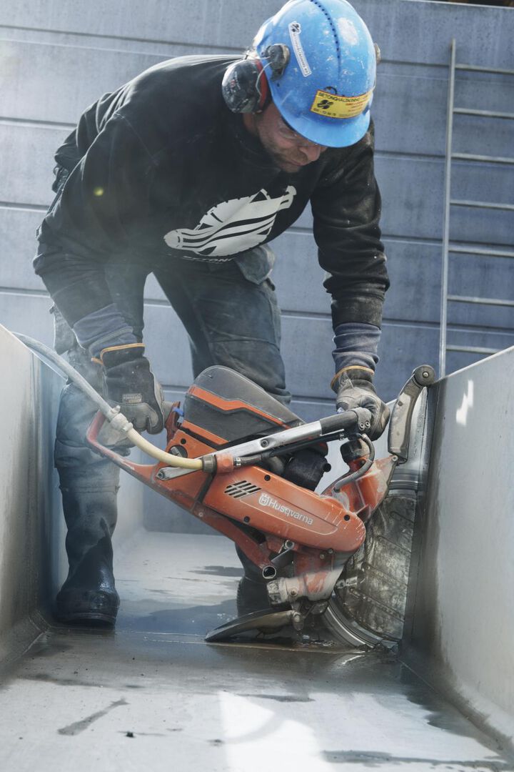 Husqvarna Construction K 970 Ring 6.5 HP 17 Inch Gas Power Cutter Body Only, large image number 4