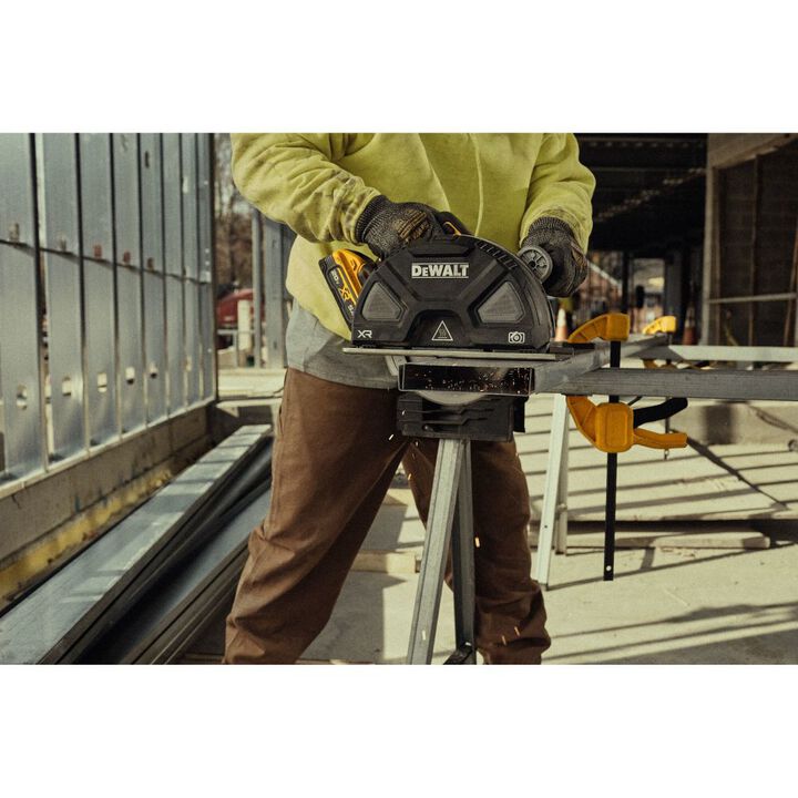 DEWALT 20V MAX XR 7-1/4 Inch Metal Cutting Circular Saw Kit, large image number 3
