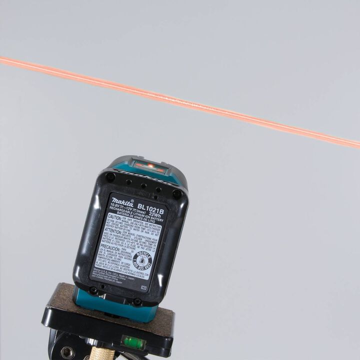 Makita 12V max CXT Self Leveling Cross Line Red Beam Laser Kit, large image number 2
