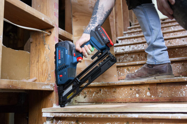 Bosch 18V 15 Gauge Angled Finish Nailer Kit, Reconditioned, large image number 2