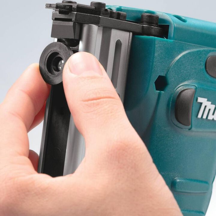 Makita 18V LXT Lithium-Ion Cordless 3/8 in. Crown Stapler (Bare Tool), large image number 9