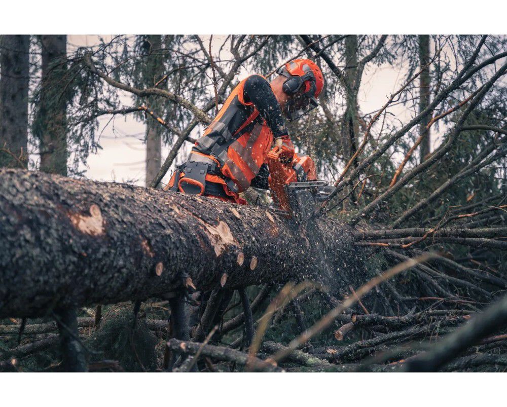 Husqvarna 592 XP G 28 Inch and C85 Chain 7.6HP Gas-Powered Chainsaw, large image number 7