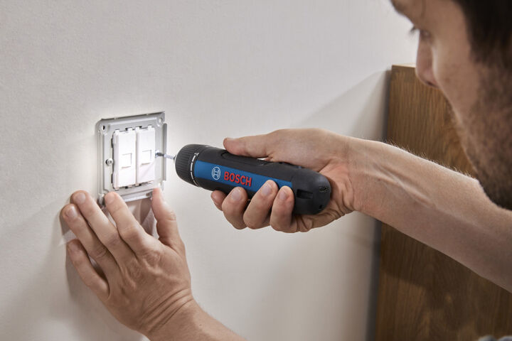 Bosch 4V Max Rechargeable Screwdriver, large image number 2