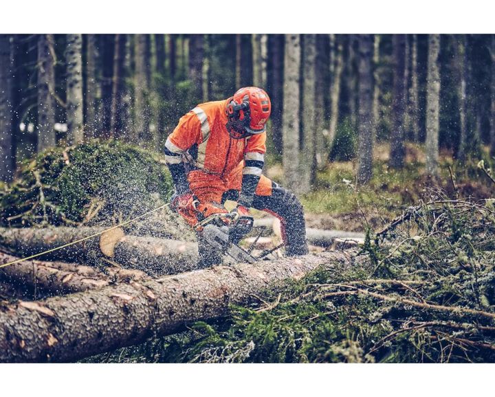 Husqvarna 562 XP Mark II 24 Inch and C83 Chain 4.7HP Gas-Powered Chainsaw, large image number 6