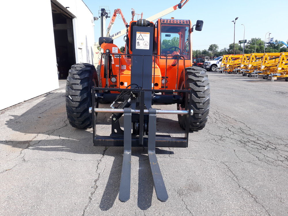 JLG SkyTrak 8042 Telehandler Max Lift Weight 8000 Lb. and Height 41' 11in, large image number 6