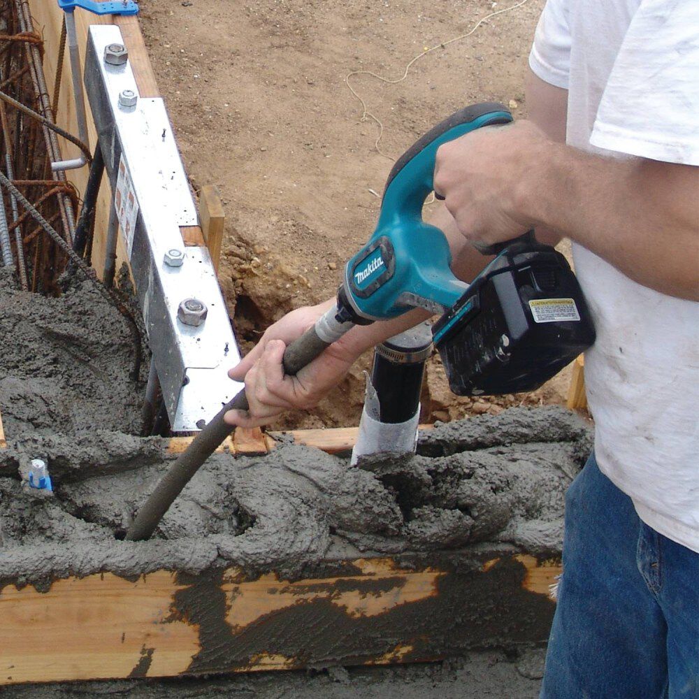 Makita 18V LXT Lithium-Ion Cordless 4 Ft. Concrete Vibrator Kit, large image number 3