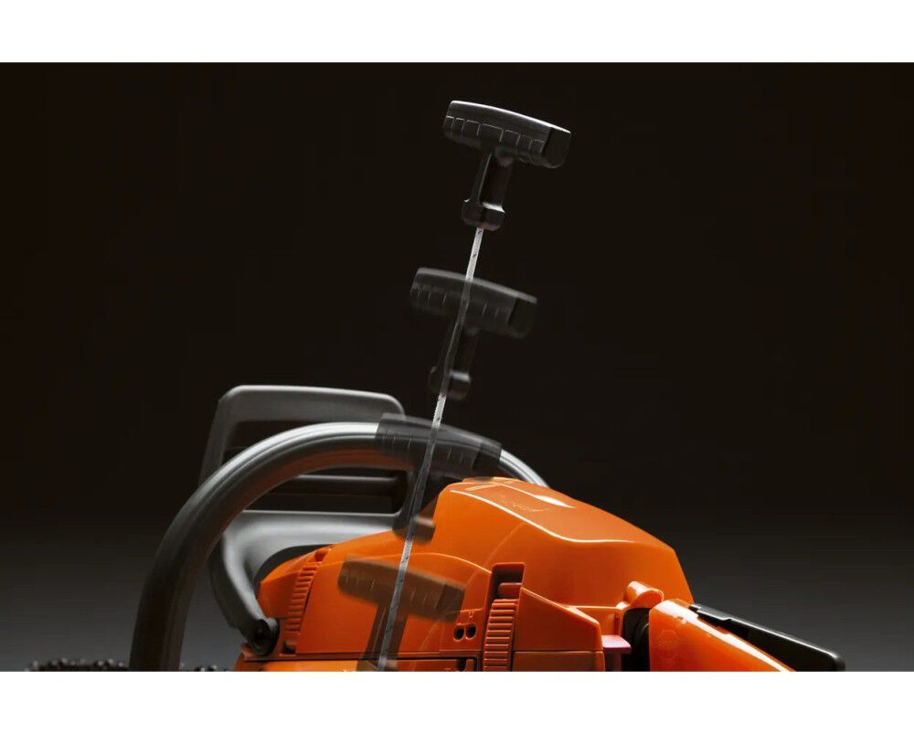 Husqvarna 565 20 Inch and C85 Chain 5HP Gas-Powered Chainsaw, large image number 13